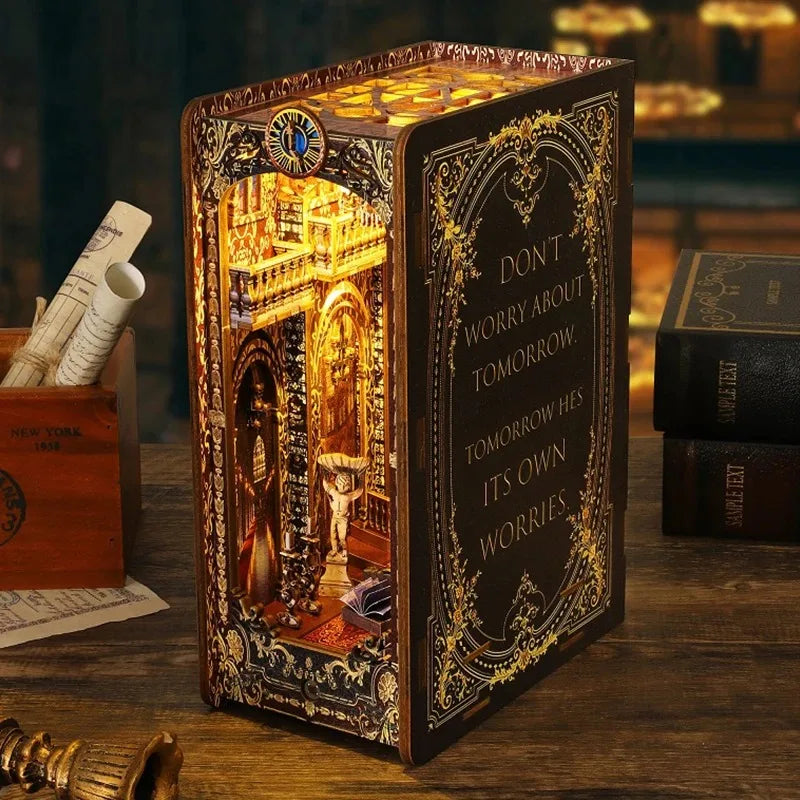 Maison miniature à assembler – Décoration pour bibliothèque