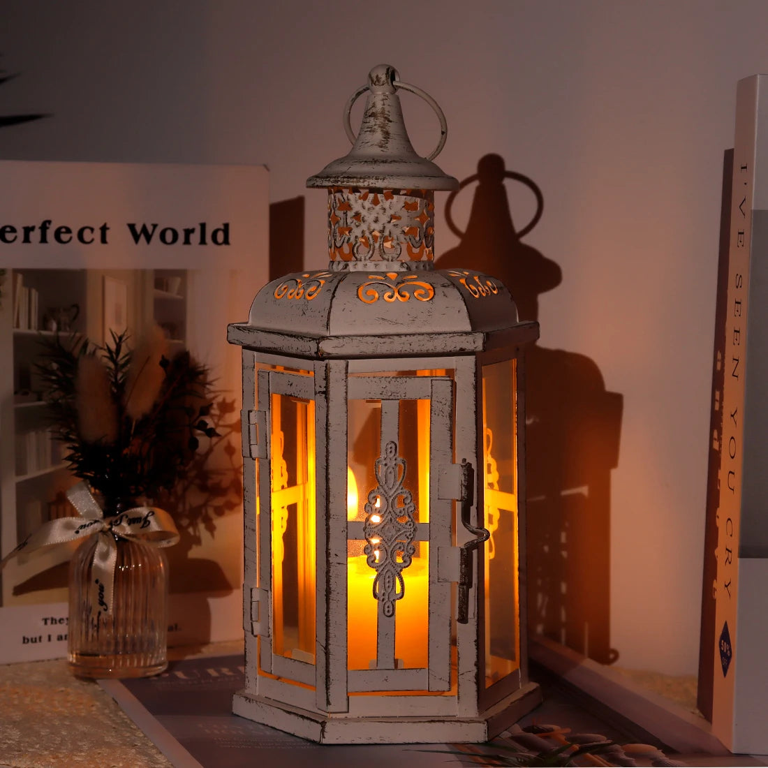 Lanterne Bougeoir Décorative en Métal et Verre – Blanc et Or