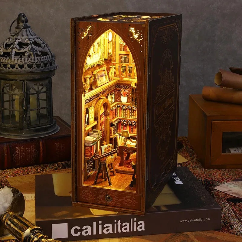 Maison miniature à assembler – Décoration pour bibliothèque
