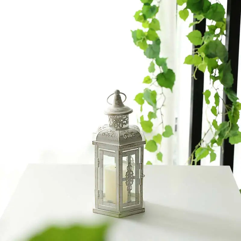 Lanterne Bougeoir Décorative en Métal et Verre – Blanc et Or