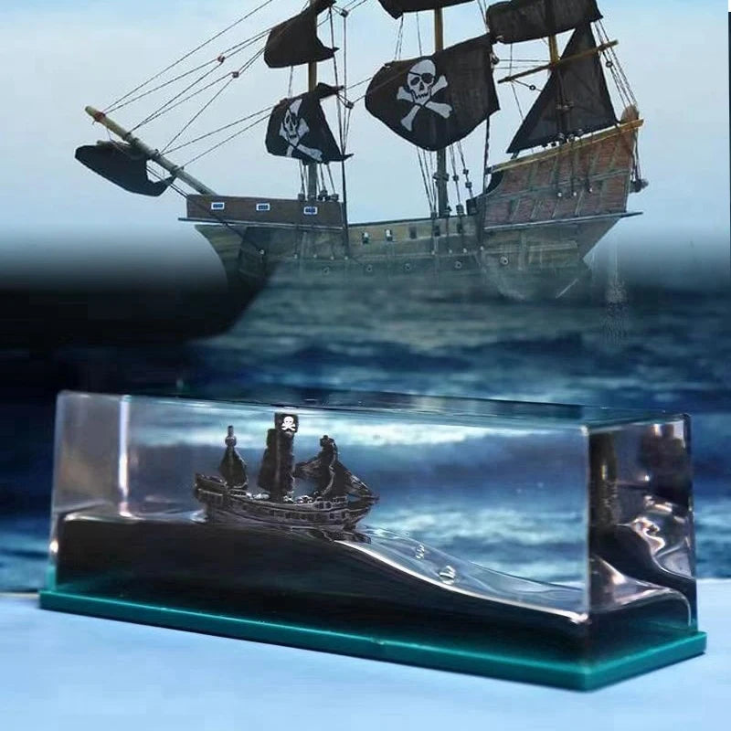 Bateau flottant dans une bouteille décorative
