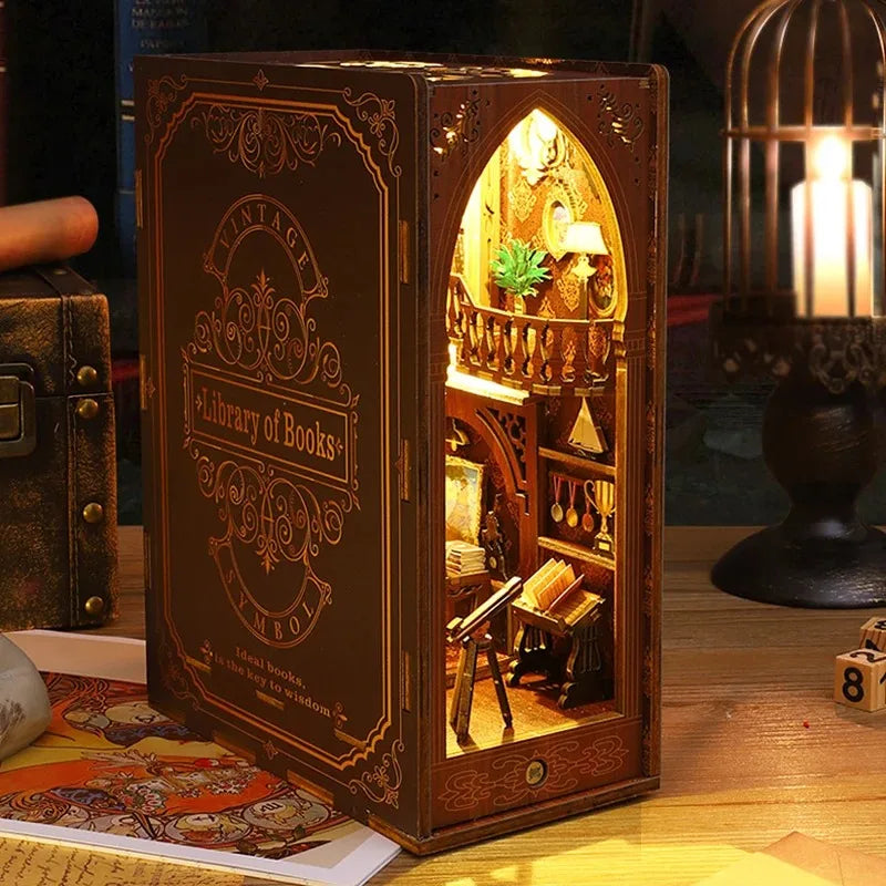 Maison miniature à assembler – Décoration pour bibliothèque