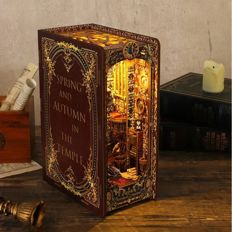 Maison miniature à assembler – Décoration pour bibliothèque