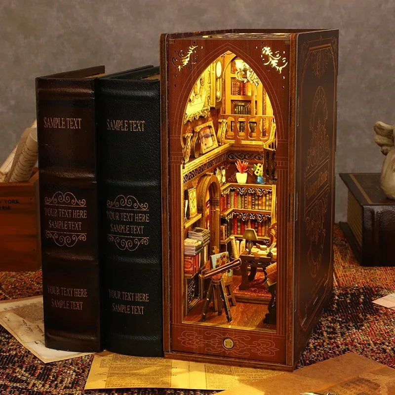 Maison miniature à assembler – Décoration pour bibliothèque
