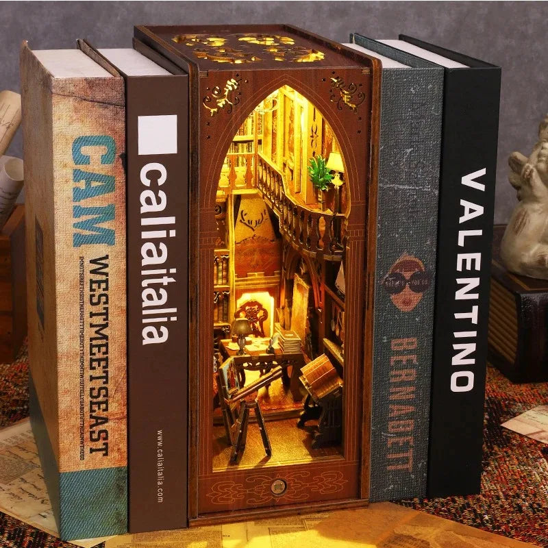 Maison miniature à assembler – Décoration pour bibliothèque